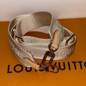 Louis Vuitton Jacquard strap By The Pool 2021